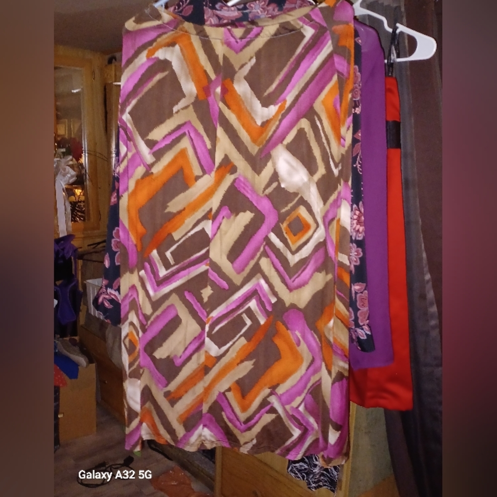 Dresses - Picture 2 of 16